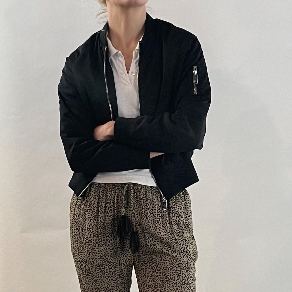 Classic Black Bomber Jacket 🧥